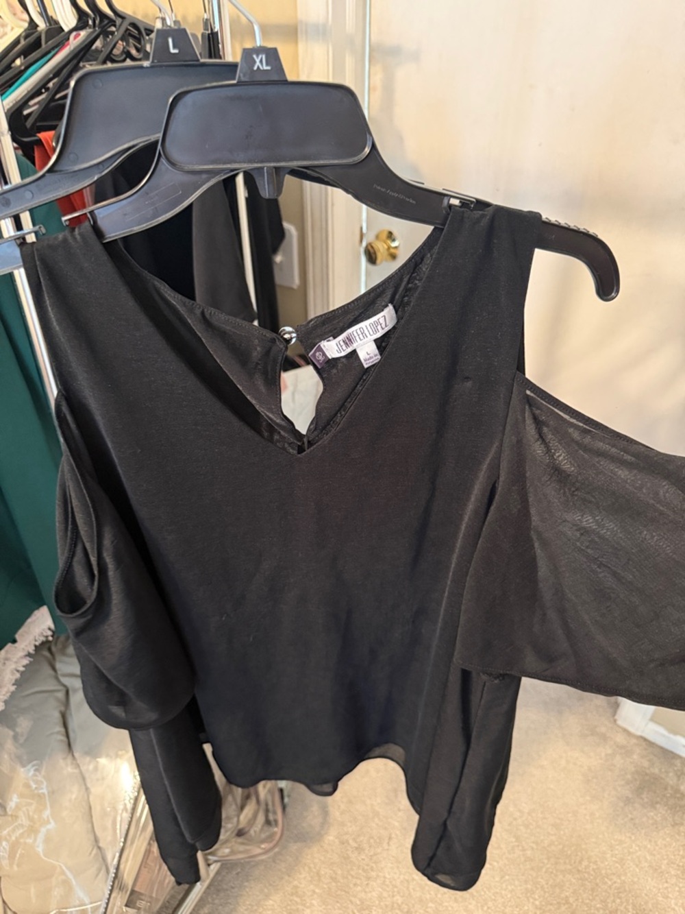 Jennifer Lopez Black Cold-Shoulder V-Neck Tunic Top